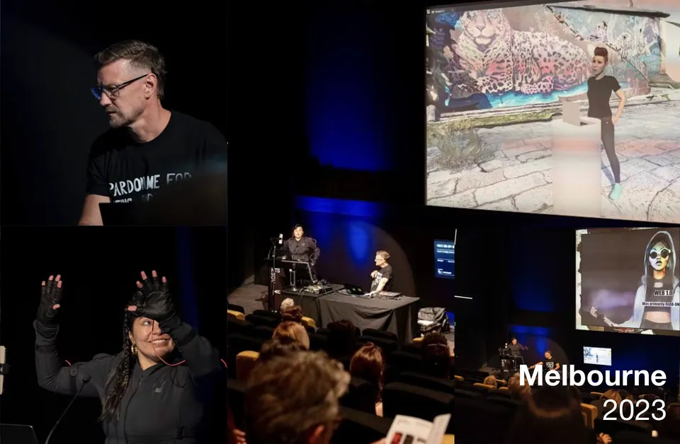 Melbourne 2023: un hombre frente a una laptop en el escenario, una mujer con los brazos en alto y pantallas con avatares.